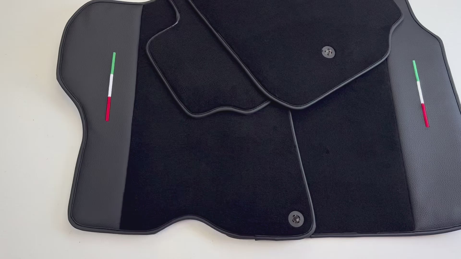 سجاد سيارات سوداء لفيراري GTC4 لوسو (2016-2023) مع جلد - AutoWin