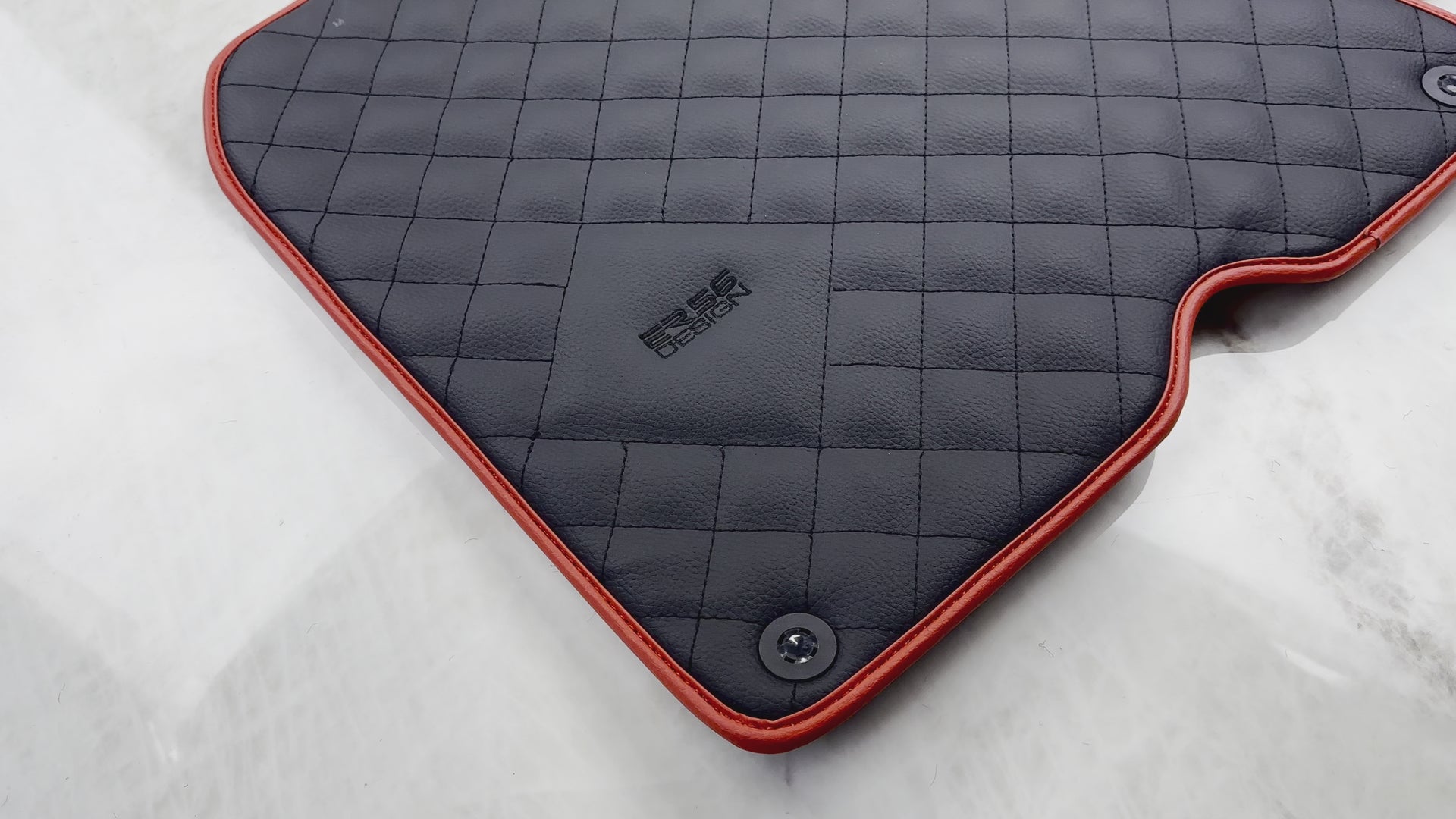 حصير سيارات جلدية لفيراري كاليفورنيا T (2015-2018) | تصميم ER56 - AutoWin