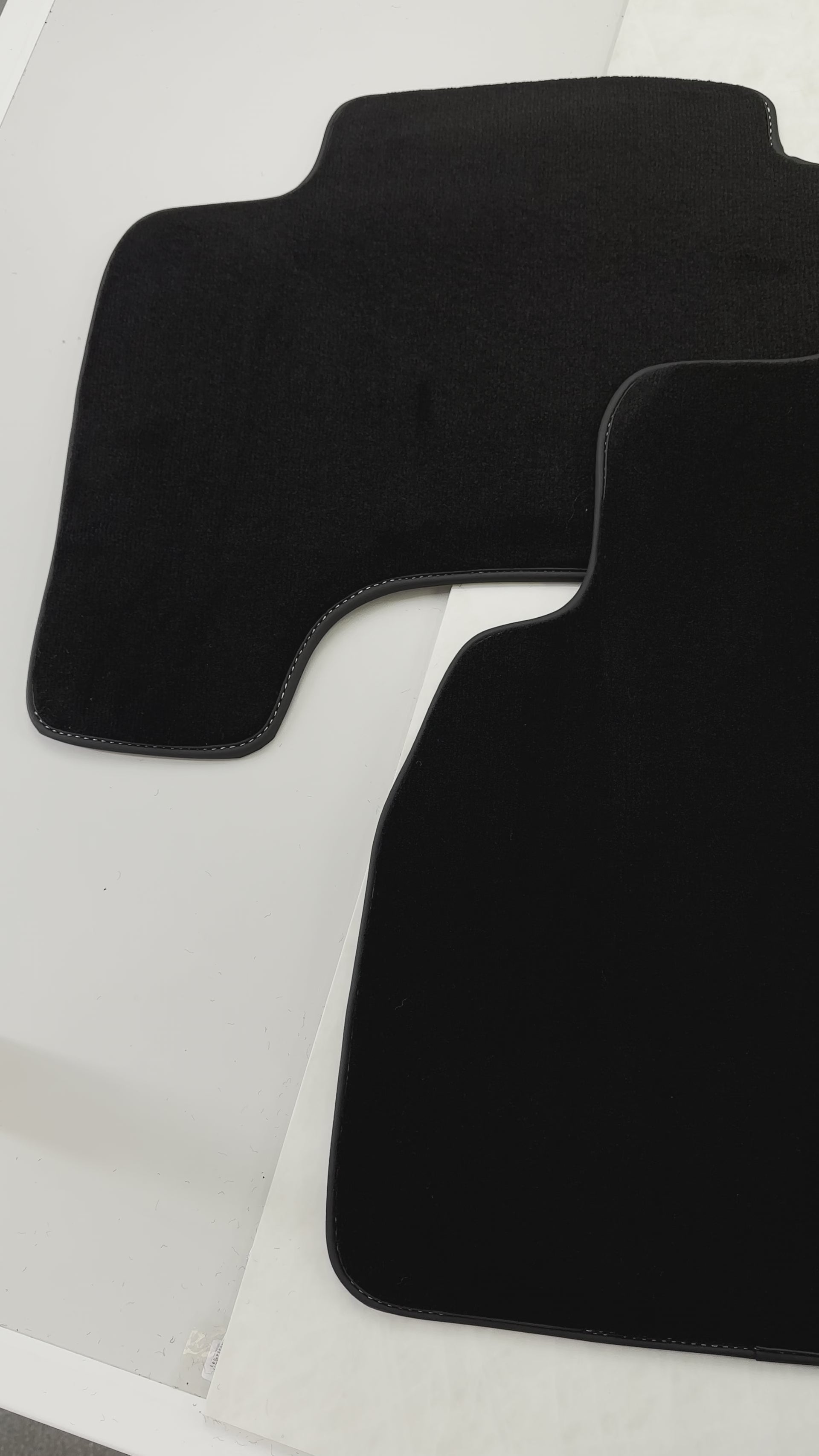 سجاد سيارات سوداء لتويوتا لاند كروزر 80 (1985-1997) - AutoWin