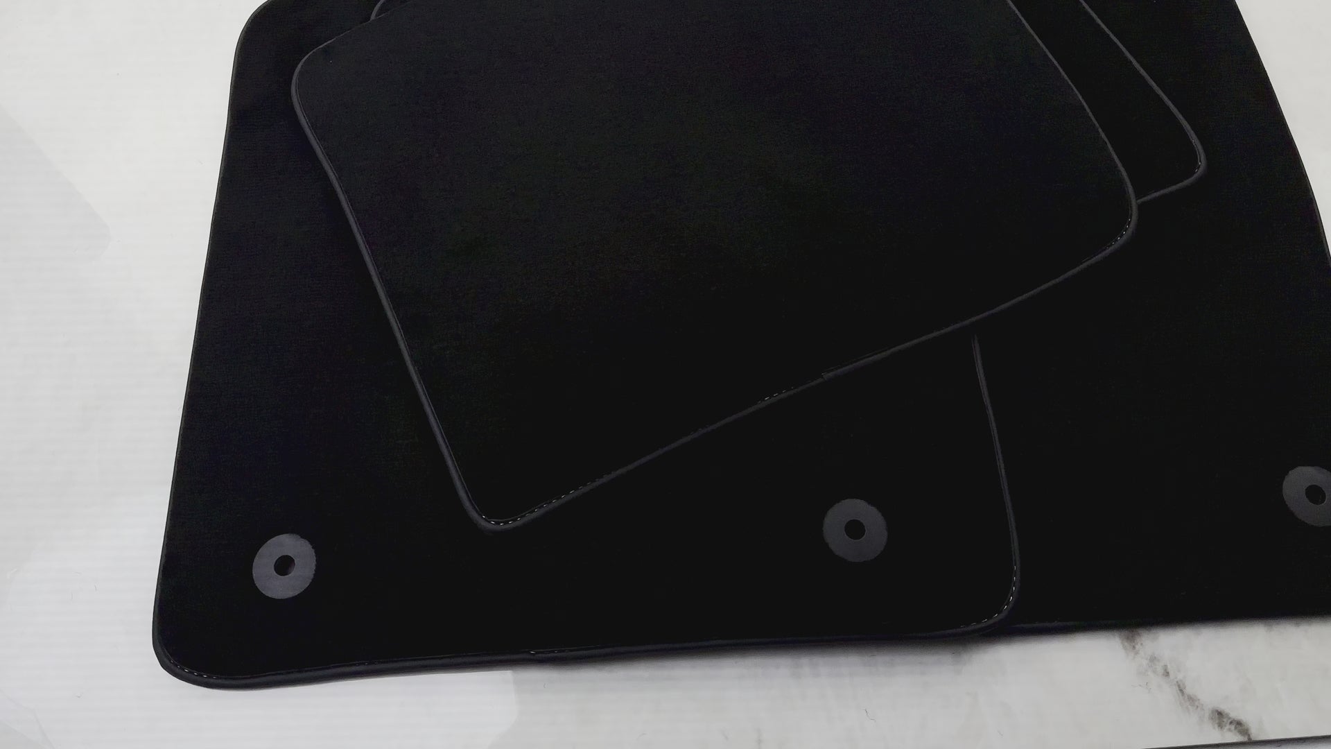 سجادات سيارة سوداء لفيسكر كارما (2011-2012) - AutoWin