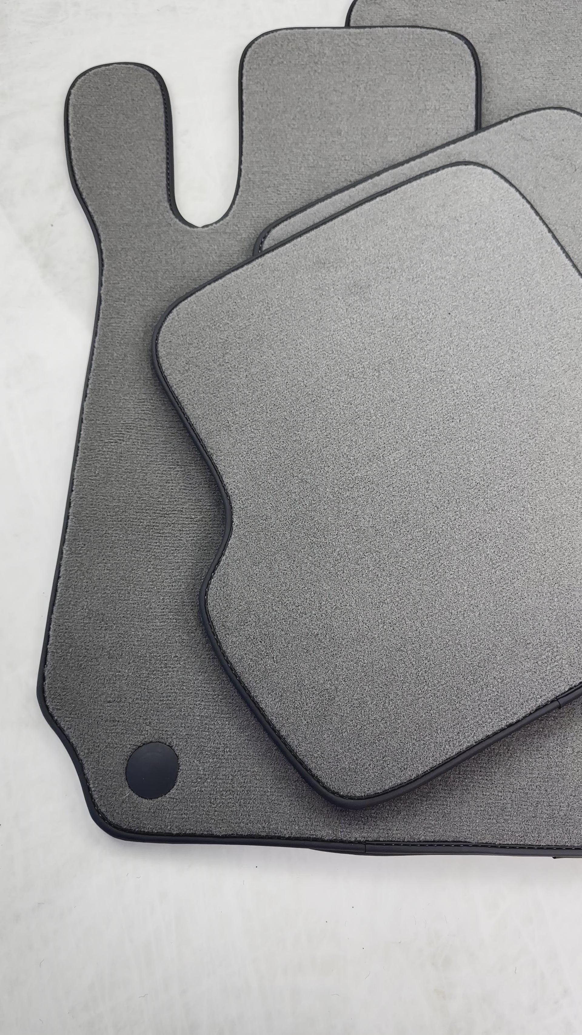 حصائر سيارات رمادية لميرسيدس-بنز C-Class W204 (2007-2014) - AutoWin