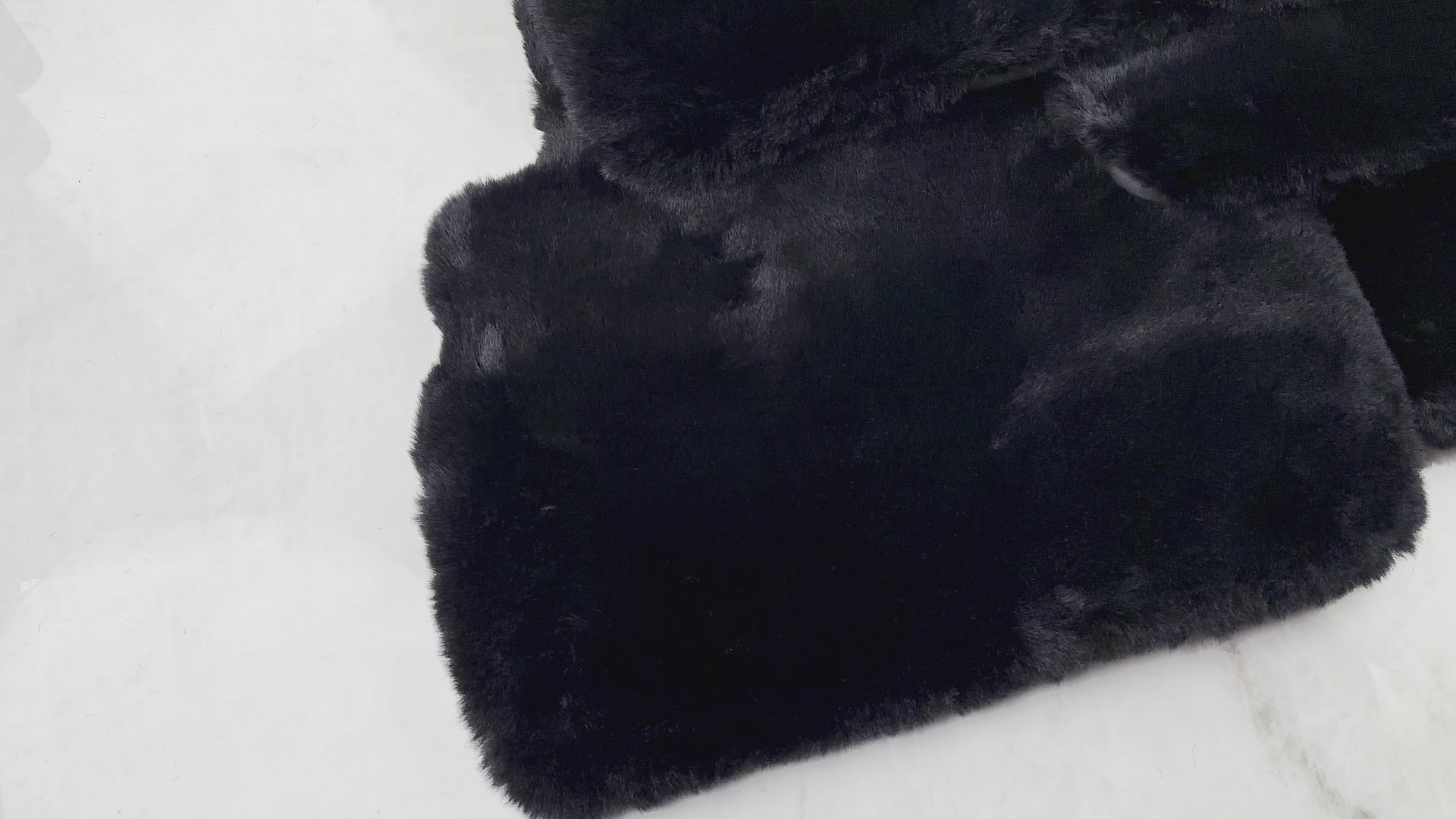 سجاد سيارة من جلد الغنم الأسود لمرسيدس بنز E-Class W213 سيدان (2020-2023) | تصميم ER56 - ER56 Design