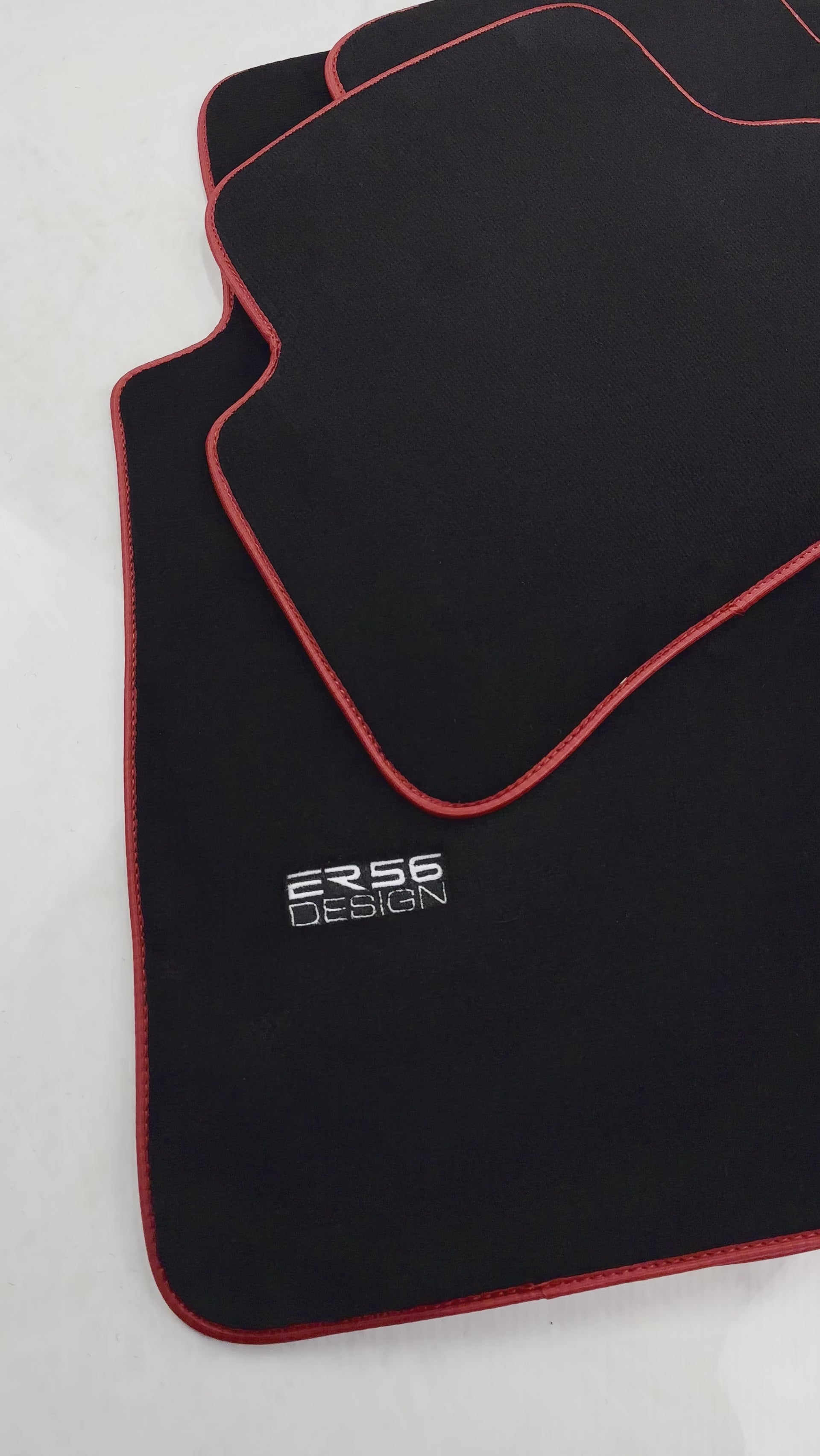 حصائر سيارات سوداء لمرسيدس بنز C Class W202 (1993-2000) تصميم ER56 | حواف حمراء - ER56 Design