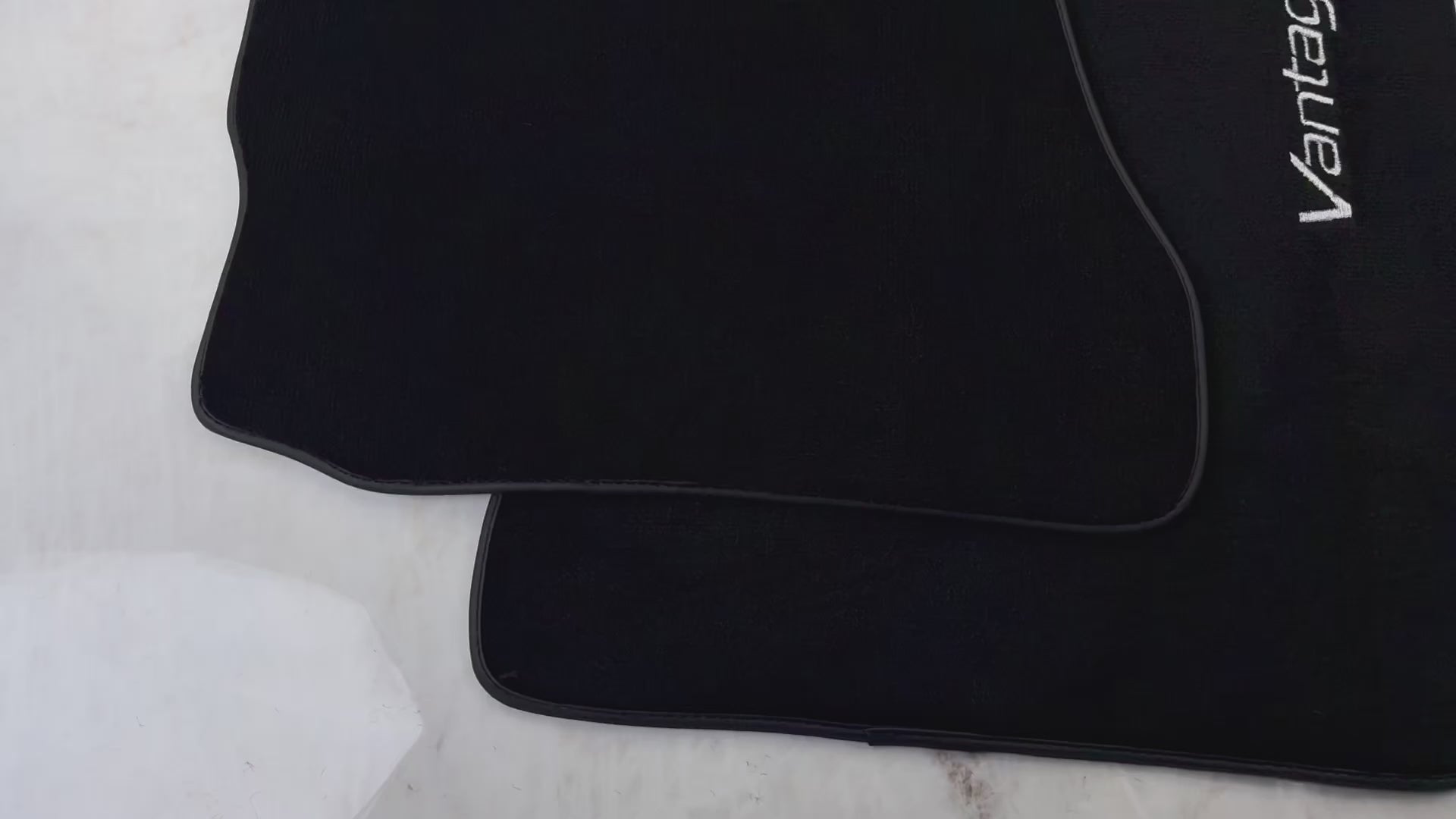 حسّاسات سيارات سوداء لسيارة أستون مارتن V8 فانتج (2005–2023) - AutoWin