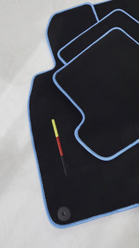 حصائر سيارات سوداء لسيارة بورش 911 - 992 (2019-2024) مع حواف زرقاء