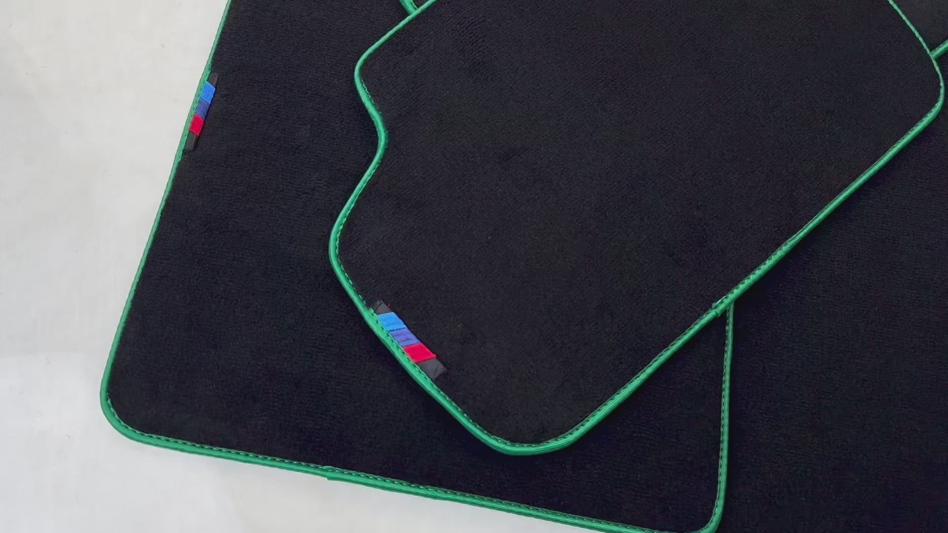 سجادات سوداء لسيارة BMW الفئة الخامسة G30 | تقليم أخضر - AutoWin