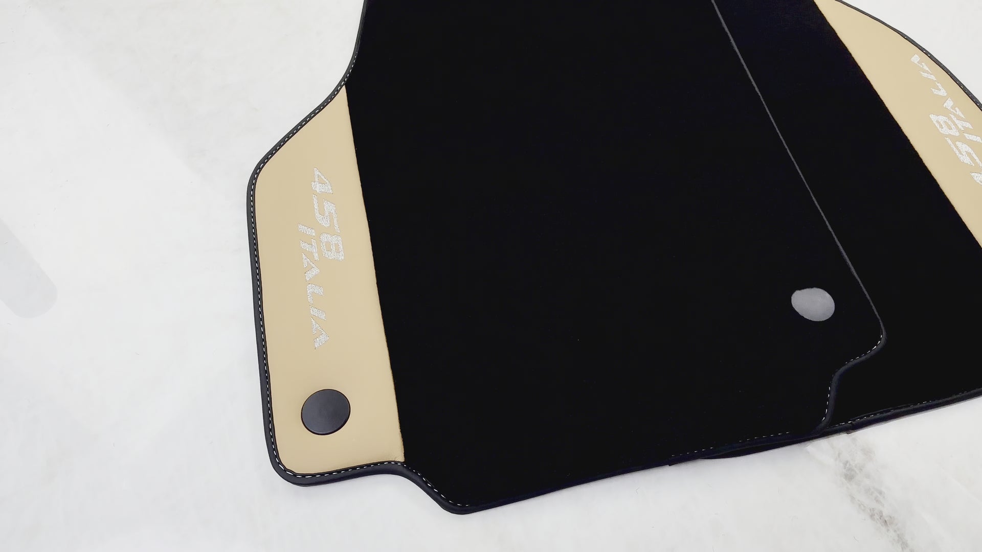 حصائر سيارات سوداء لفيراري 458 إيطاليا (2009-2015) مع جلد نابا البيج - AutoWin