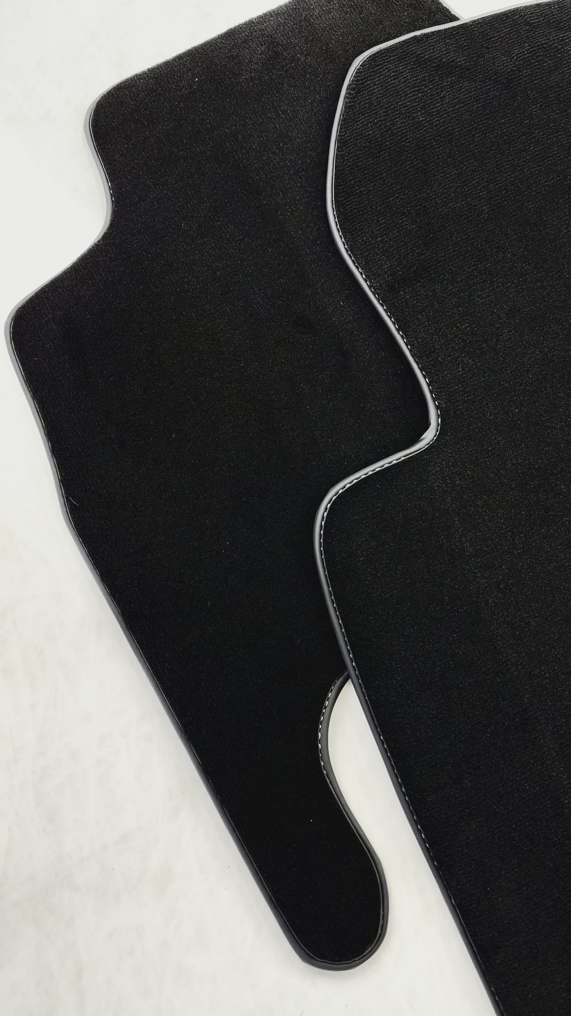 سجاد سيارة أسود لتويوتا لاند كروزر 200 (2008-2012) - AutoWin