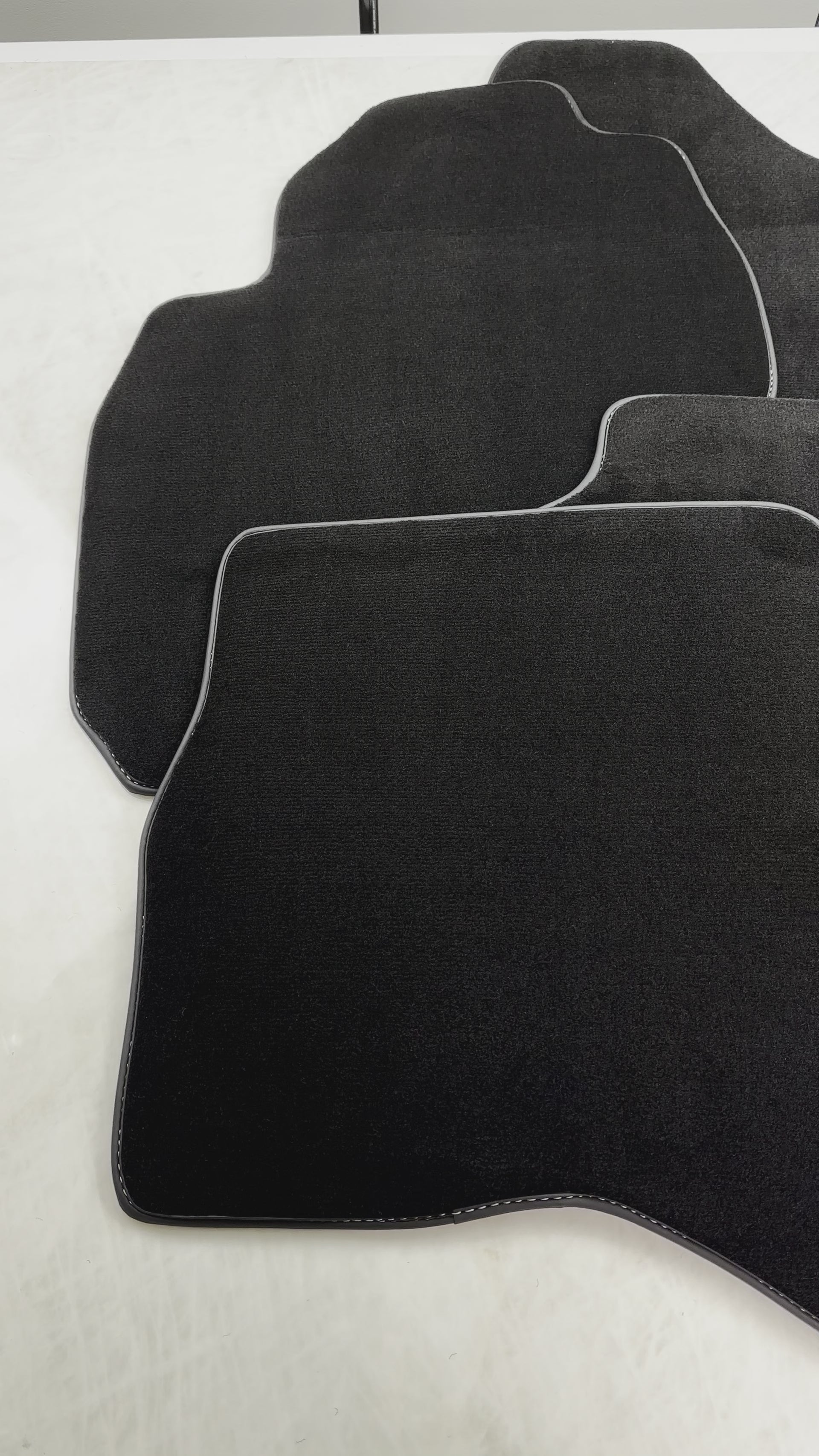 سجاد سيارات أسود لمتسوبيشي باجيرو 1999-2005 - AutoWin