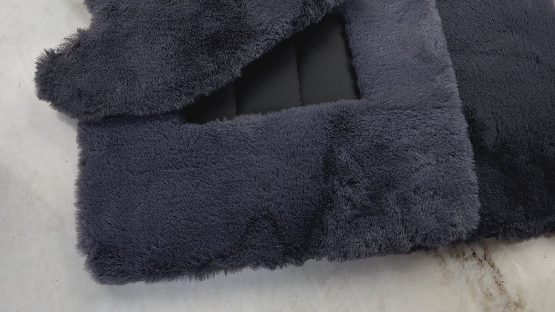 سجاد سيارات من جلد الغنم الرمادي لبينتلي كونتيننتال جي تي (2011–2018) تصميم Er56 - ER56 Design