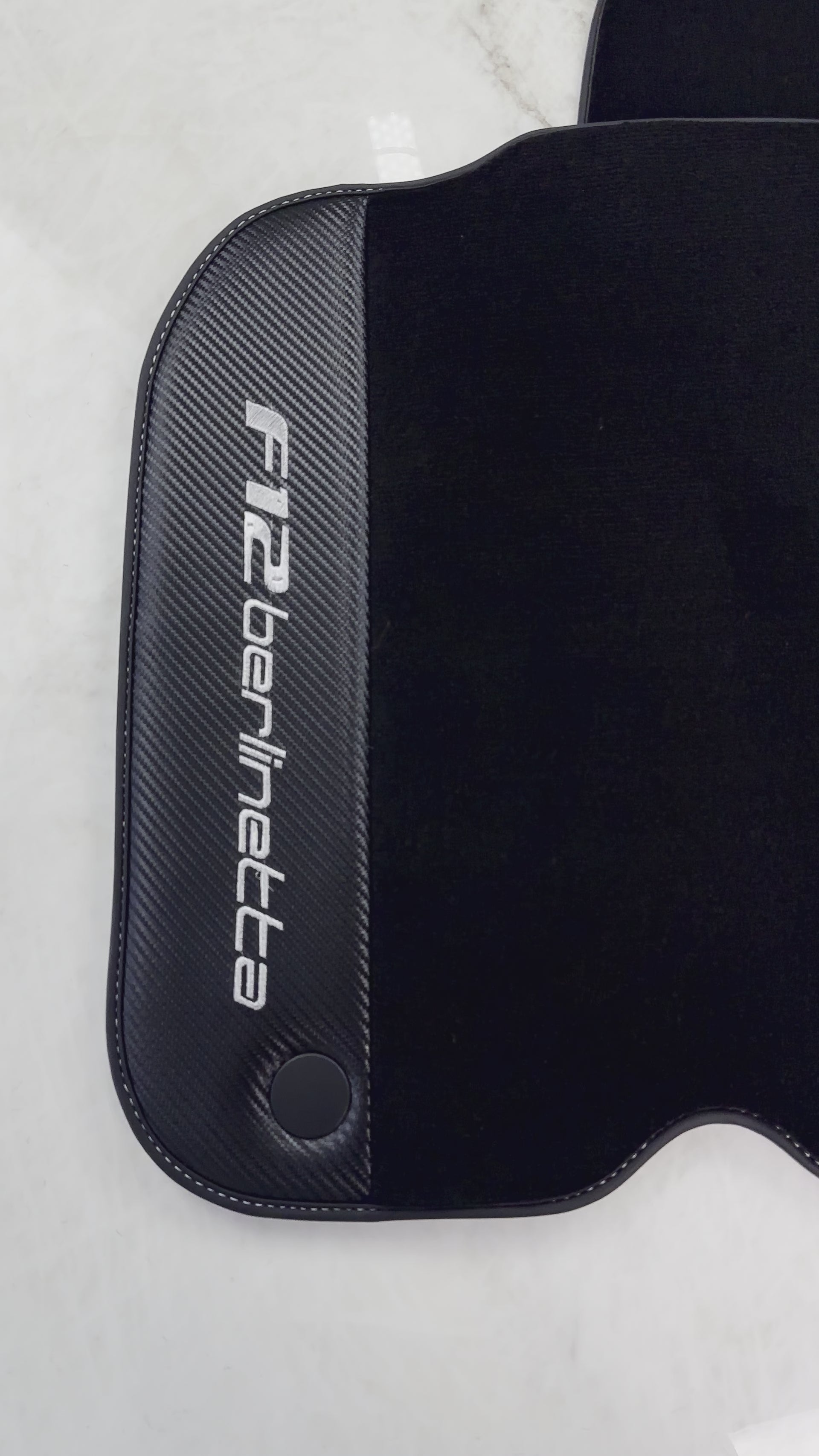 حصائر سيارات سوداء لفيراري F12 برلينيتا (2012-2022) مع جلد الكربون - AutoWin