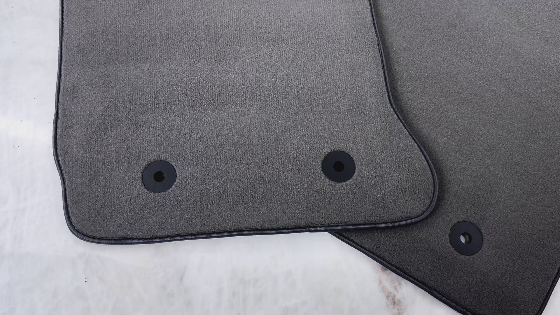 حصائر سيارات رمادية لسيارة شيفروليه كورفيت C7 تارجا توب (2014-2019) - AutoWin