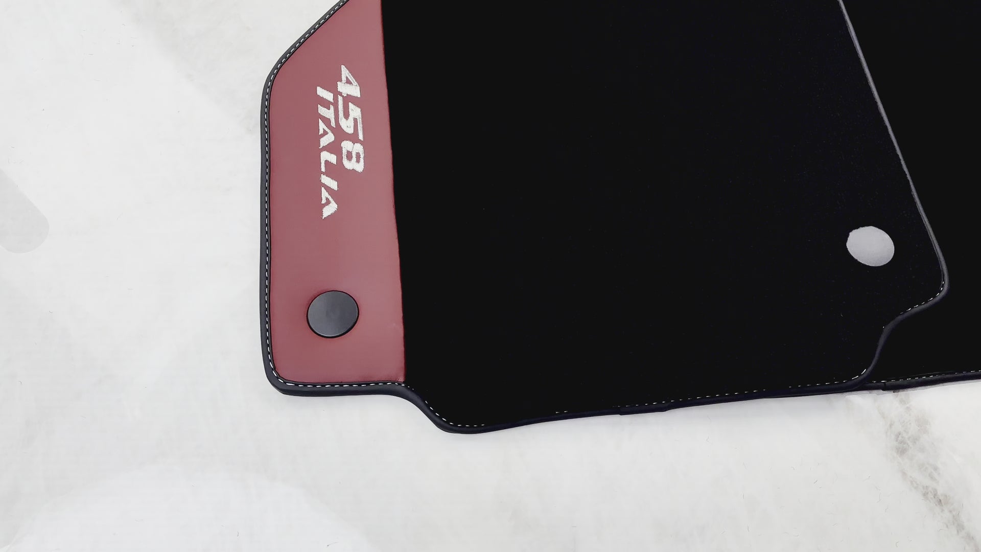 حصائر سيارات سوداء لفيراري 458 إيطاليا (2009-2015) مصنوعة من جلد نابا بوردو - AutoWin