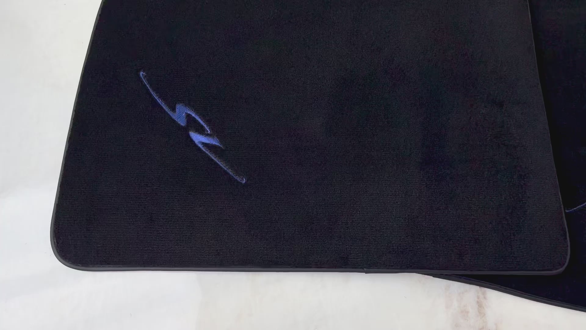 سجاد سيارات سوداء لسيارة لامبورغيني ديابلو (1990-2001) علامة أوتو وين - AutoWin