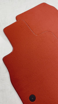 سجاد سيارات أحمر لشيفروليه كورفيت C8 (2020-2024)