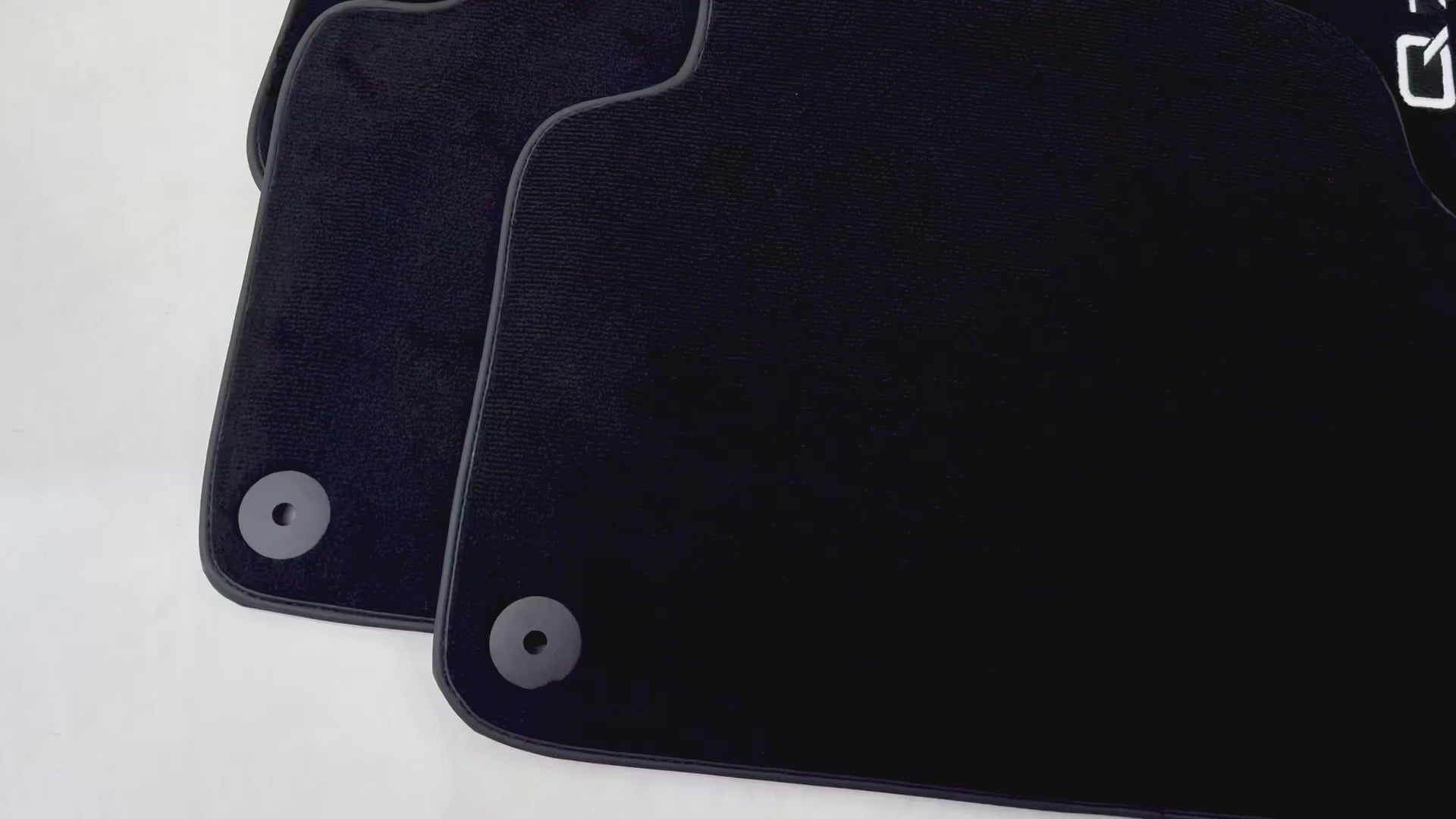 حصائر سيارات سوداء لأودي Q7 4L (2006-2015) - AutoWin.EU