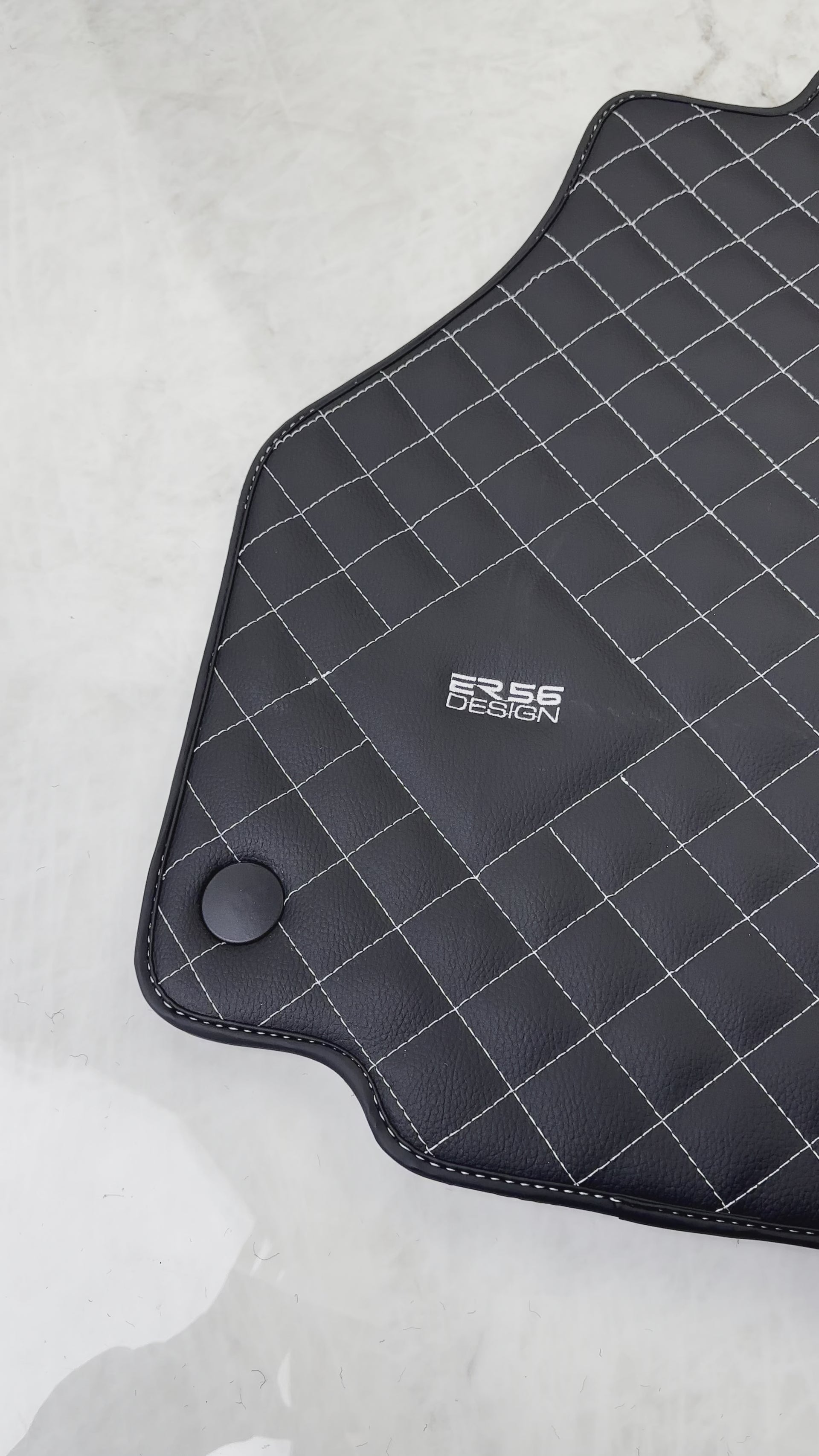 سجاد سيارات جلدية لفيراري 458 سبايدر (2012-2015) بتصميم خياطة بيضاء ER56 - AutoWin