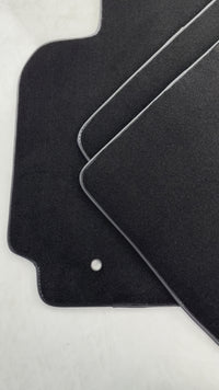 Black Floor Mats For Toyota RAV4 (2000-2003)