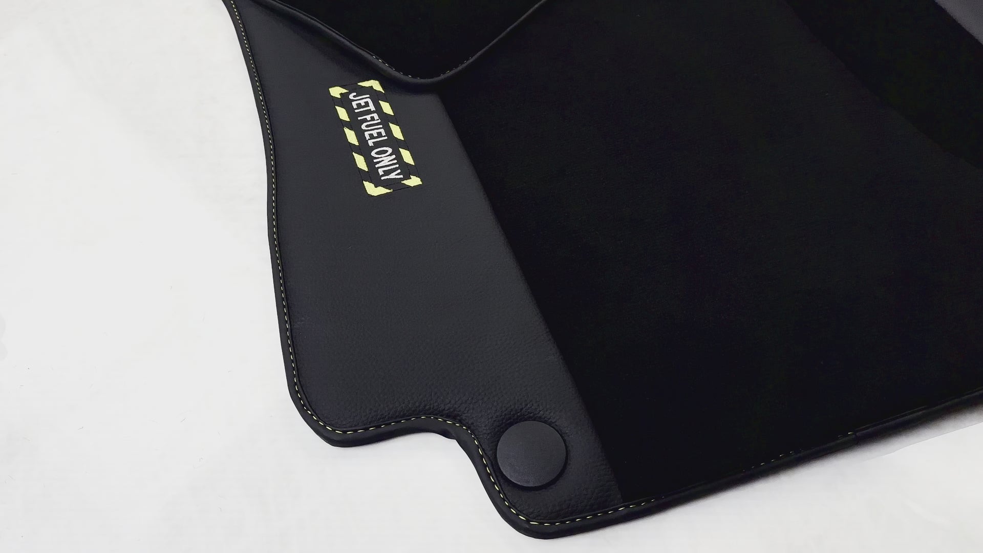 حصائر سيارات سوداء من الجلد لمرسيدس بنز E-Class W213 سيدان (2016-2020) - "وقود طائرات فقط" - AutoWin