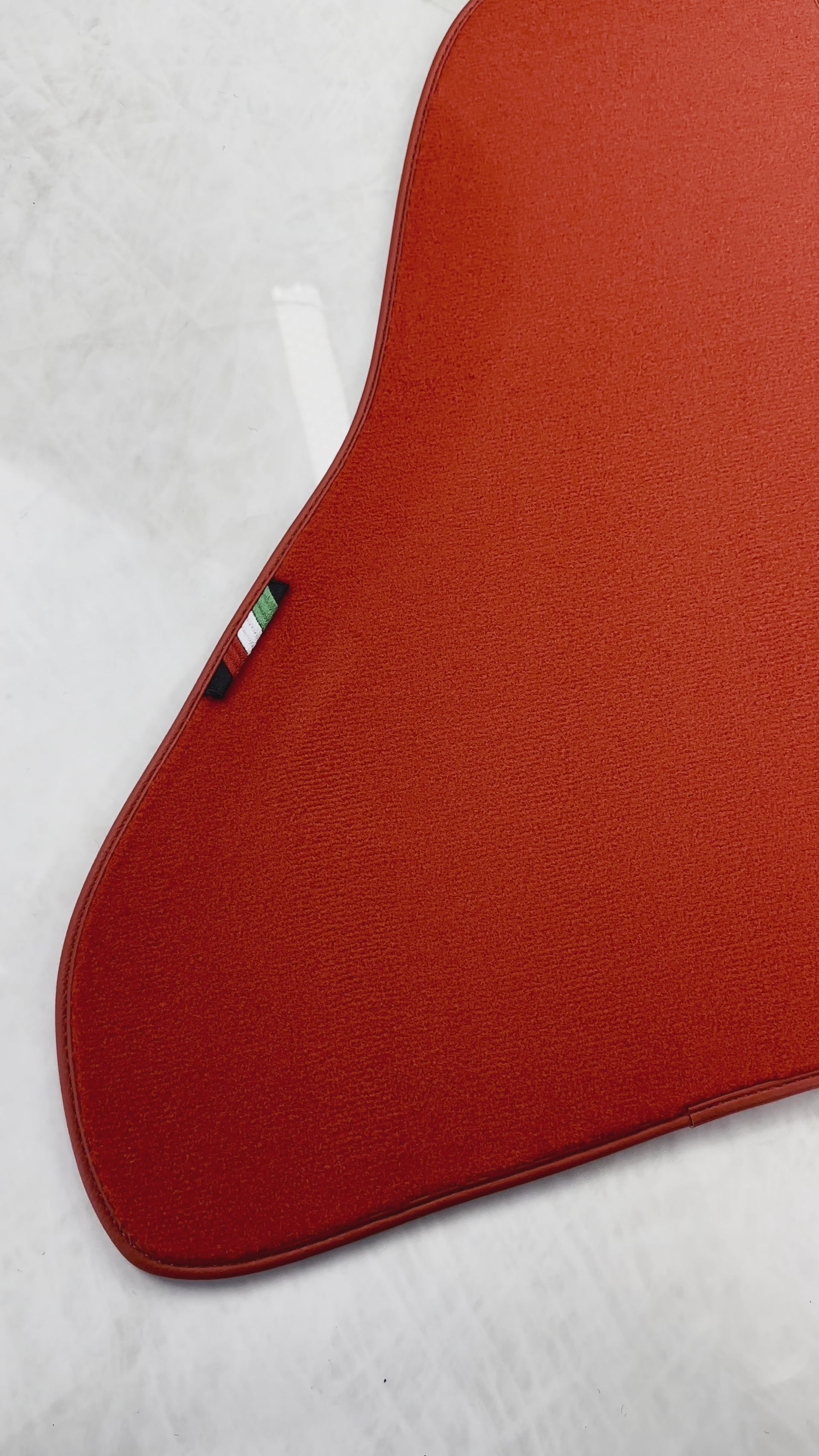 حصائر سيارة لفيراري موندial القابلة للتحويل 1983-1993 من علامة أوتوزين الإيطالية - AutoWin