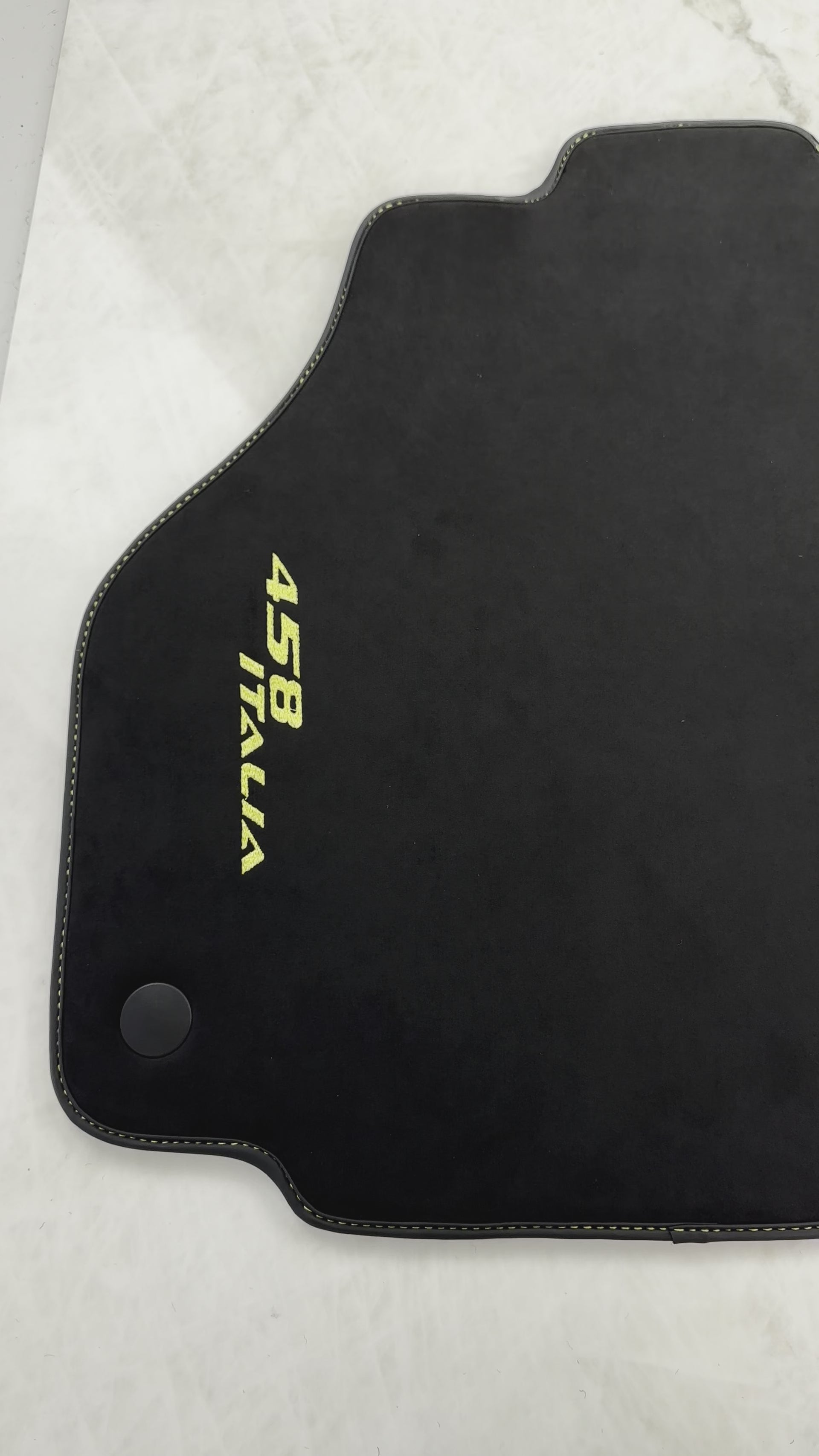 سجاد سيارات ألكانترا سوداء لفيراري 458 إيطاليا (2009-2015) صفراء - AutoWin