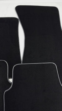 سجاد سيارات سوداء لطراز A6 - C8 سيدان (2018-2023)