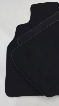 سجاد سيارة أسود مخصص لسيارة بونتياك فايربيرد (1993-2002)