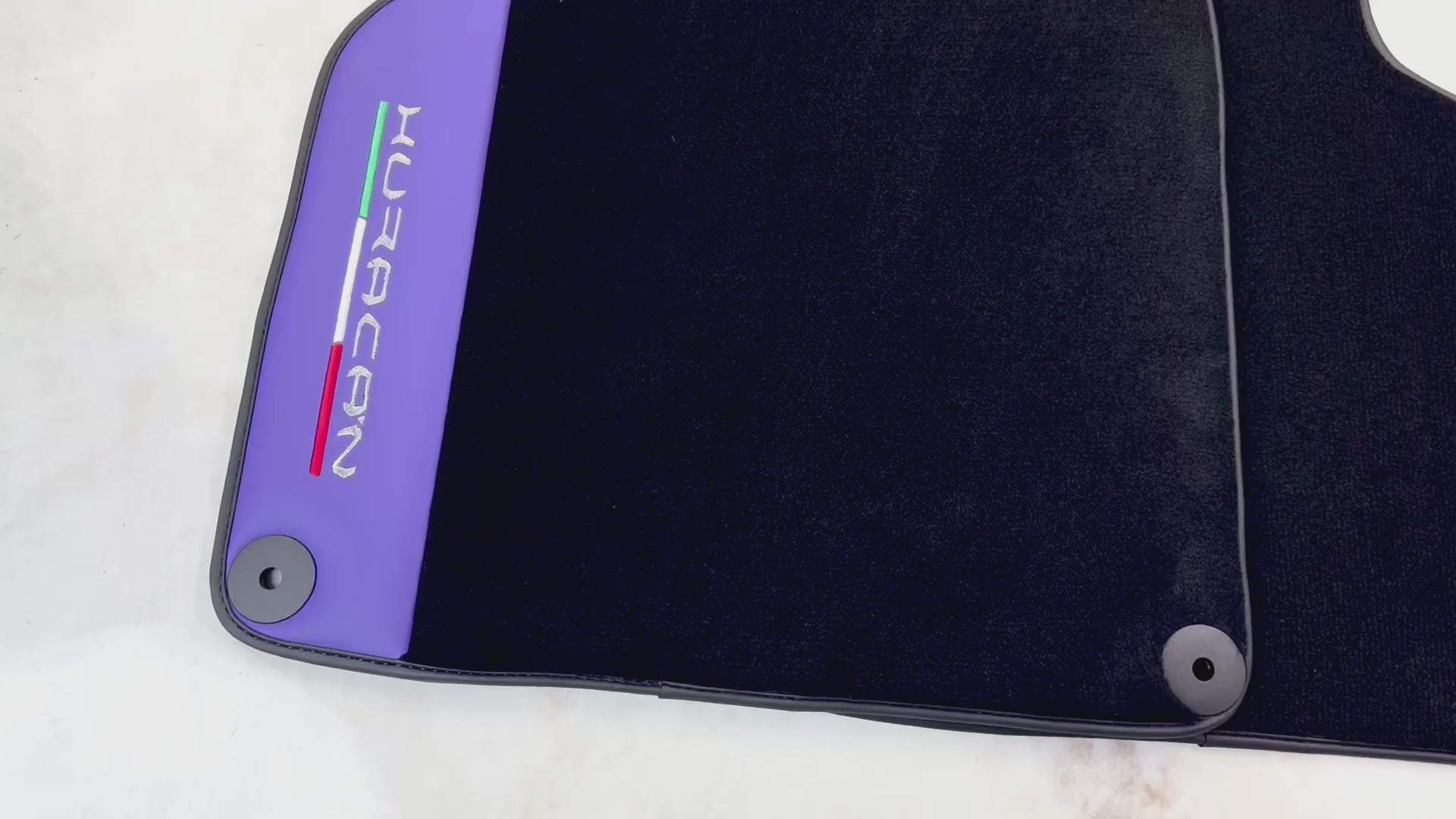 سجادات سيارات جلدية بنفسجية مع حواف سوداء لسيارة لامبورغيني هوراكان - AutoWin.EU