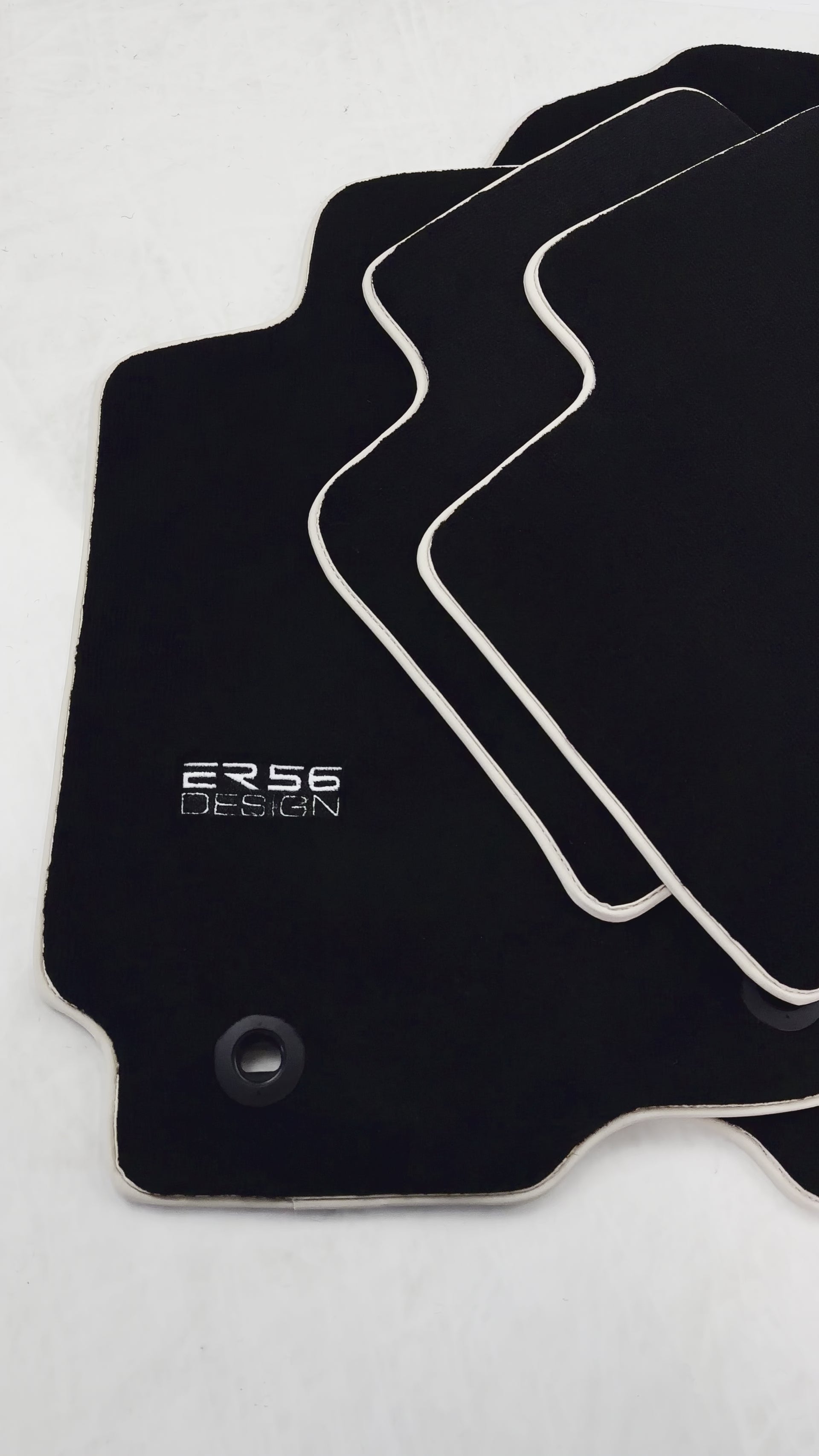 حواجز سيارات سوداء لتويوتا RAV4 (2013-2018) تصميم ER56 - ER56 Design