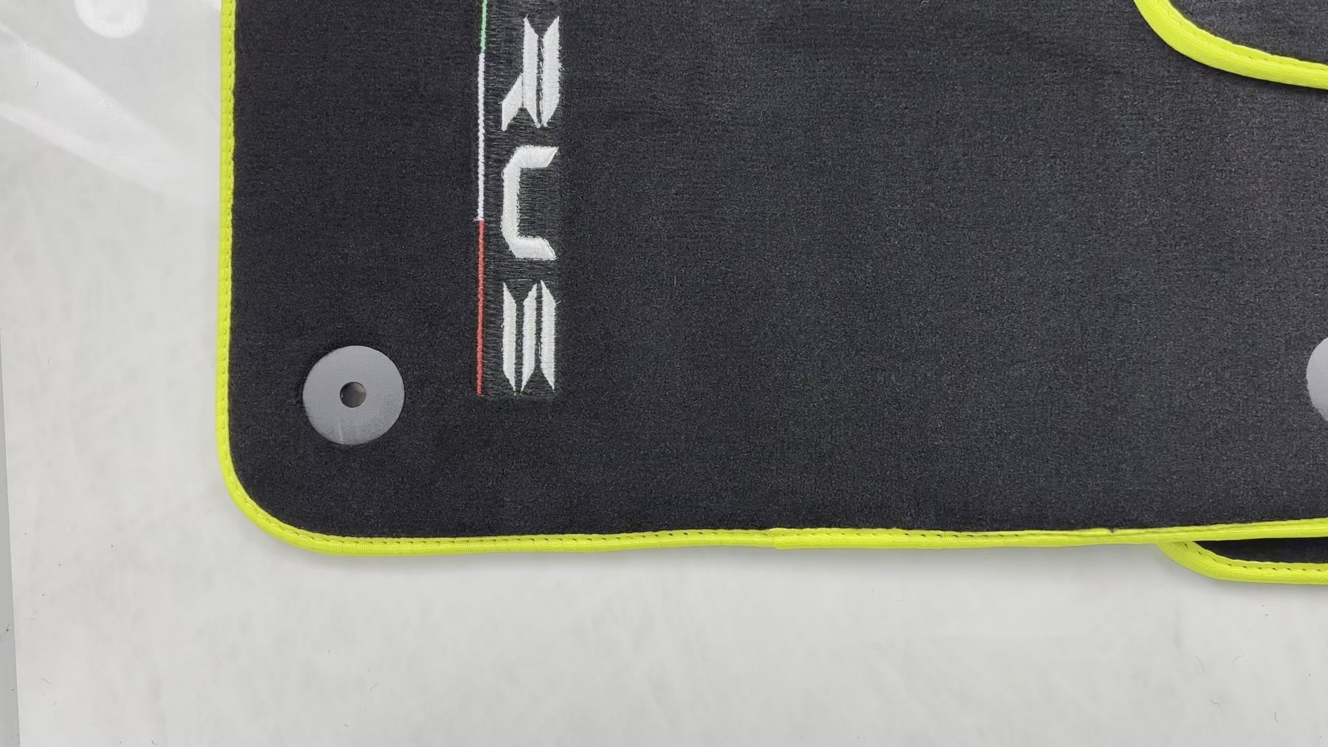 حصائر سيارات سوداء للامبورغيني أورس مصممة بحواف صفراء - AutoWin.EU