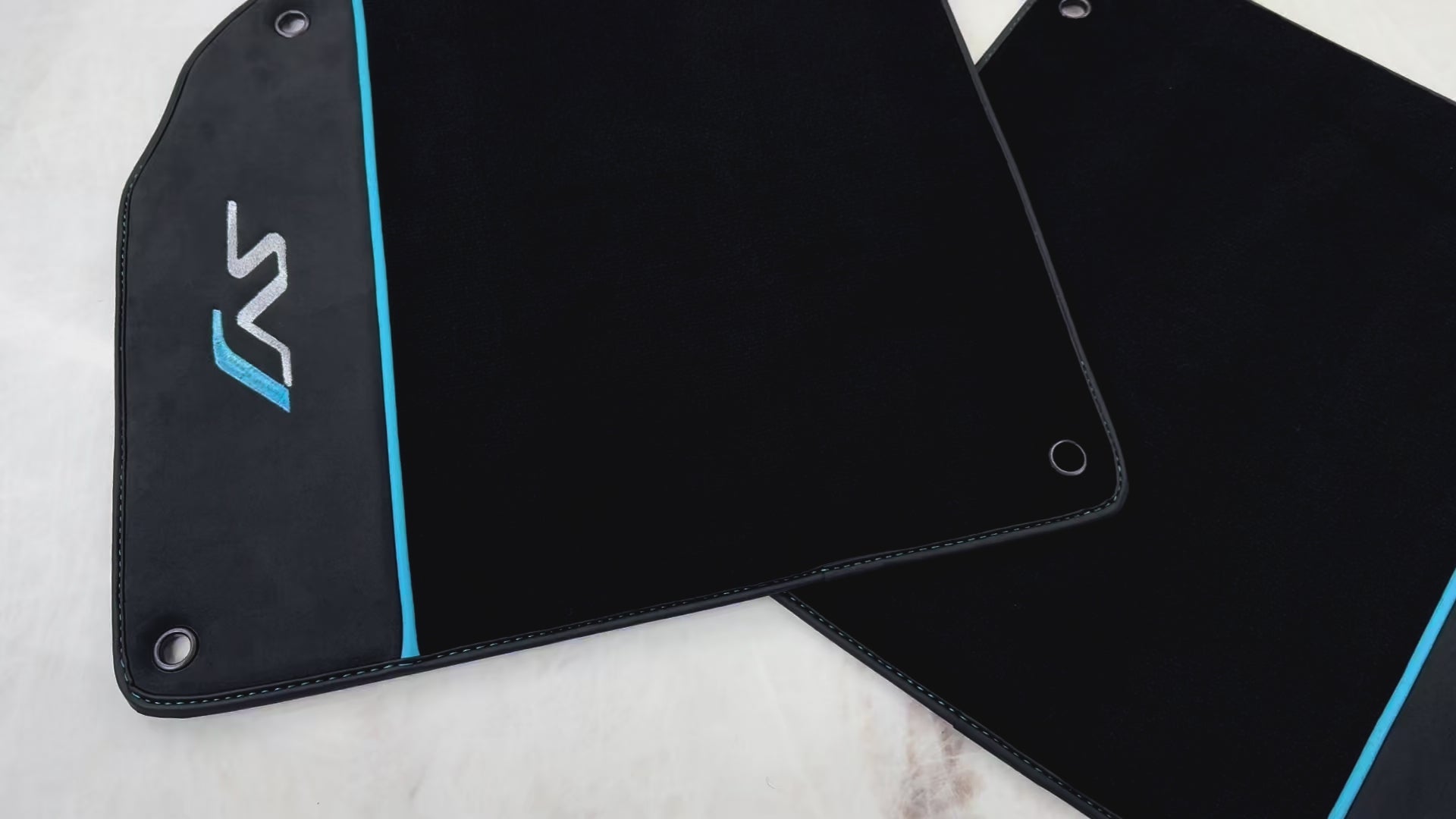 حصائر سيارات سوداء لسيارة لامبورجيني أفينتادور SVJ بجلد ألكانتارا - AutoWin.EU