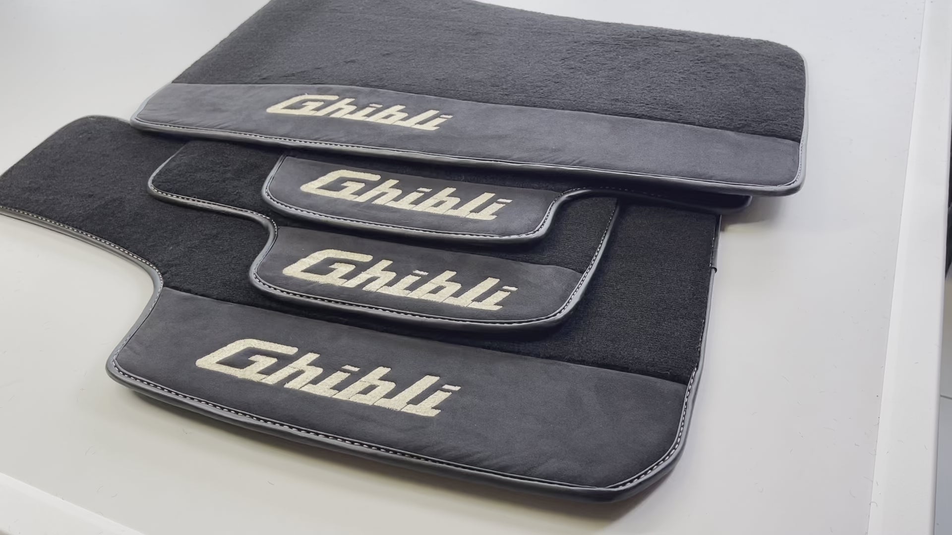 سجاد سيارات أسود لمأساراتي جيبلي (2013-2022) مع جلد ألكانتارا - AutoWin