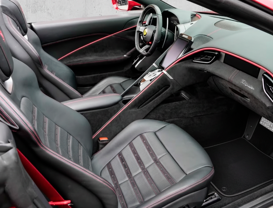 حصائر سيارة سوداء لفيراري روما (2021-2024)